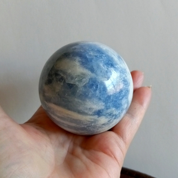Blue calcite crystal sphere. 422g. Approx 2.6" width. 8.5" circumference. New. - Picture 6 of 7